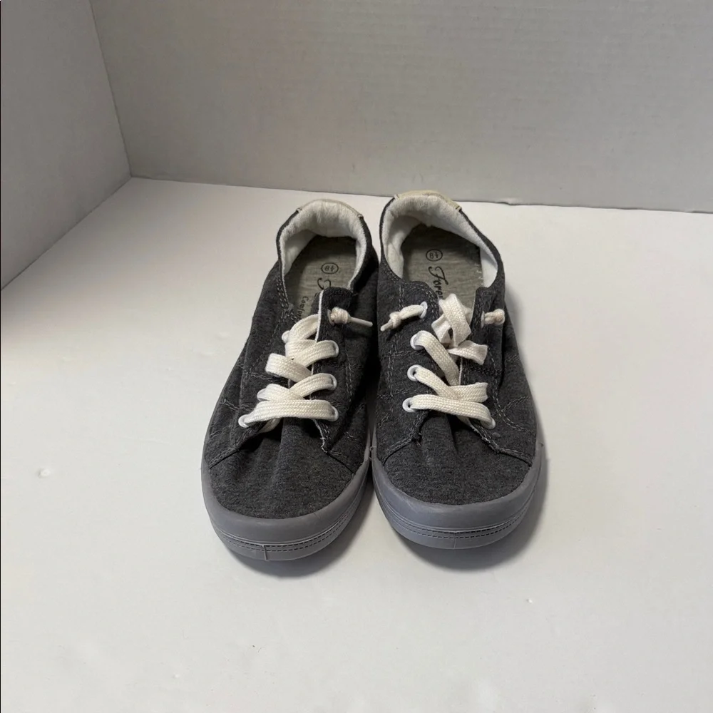 Forever Comfort Gray Fabric with Blue Trim Womens Sneakers 8 1/2 New never wear